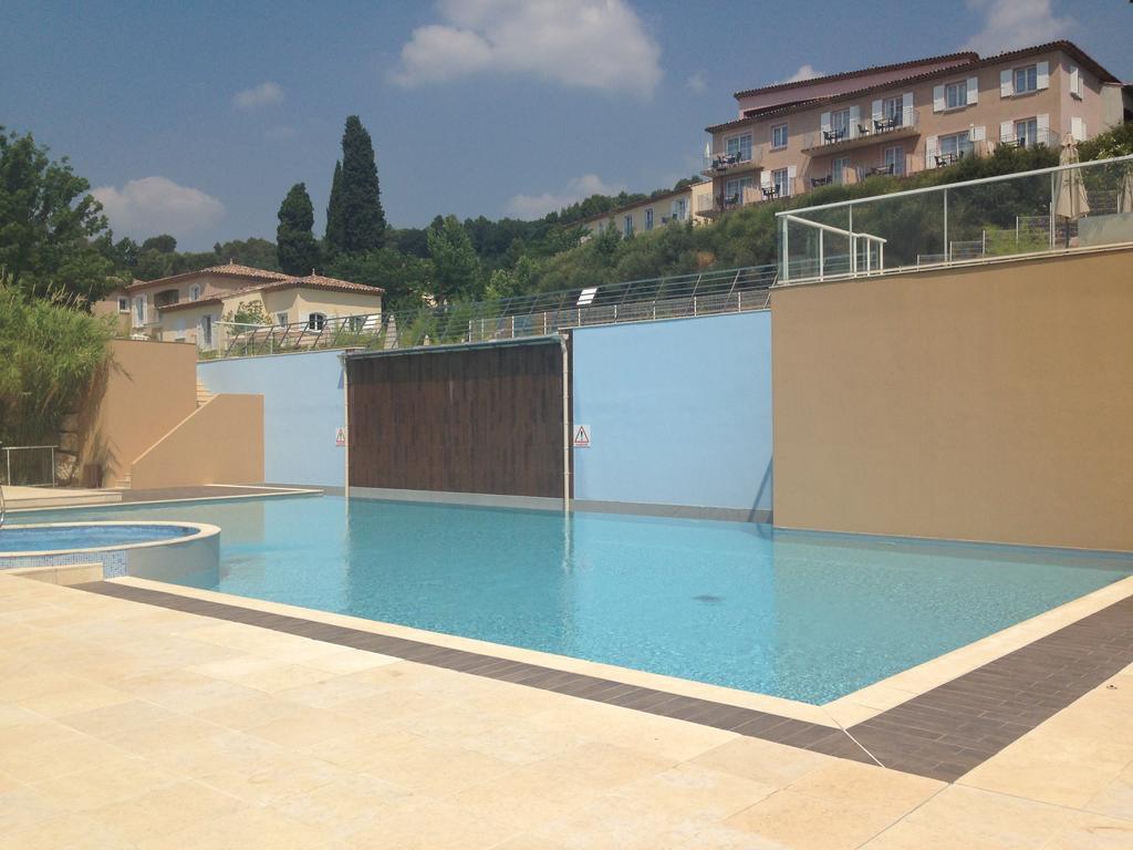 Appartement Dans Residence - Le Domaine De Camiole Callian  Dış mekan fotoğraf